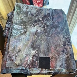 * NEVER USED * Lululemon Yoga Mat Towel